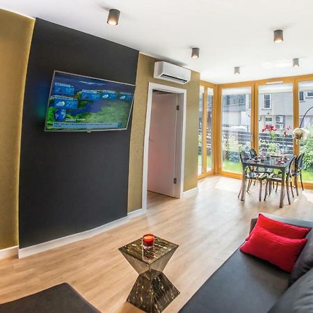 Galaxy Garden Apartment Cracow- Shopping Mall 1Min, Underground Parking, Family Friendly, City Center Krasków Dış mekan fotoğraf