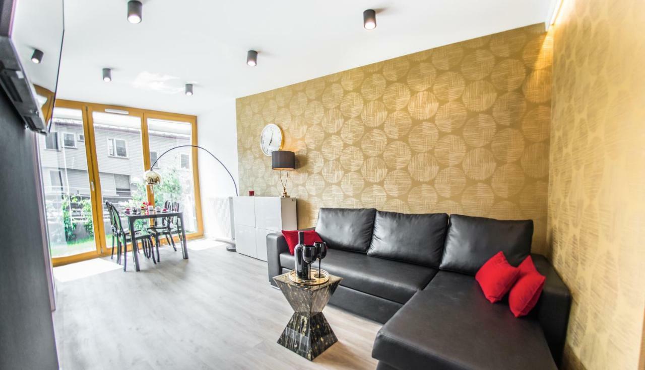 Galaxy Garden Apartment Cracow- Shopping Mall 1Min, Underground Parking, Family Friendly, City Center Krasków Dış mekan fotoğraf