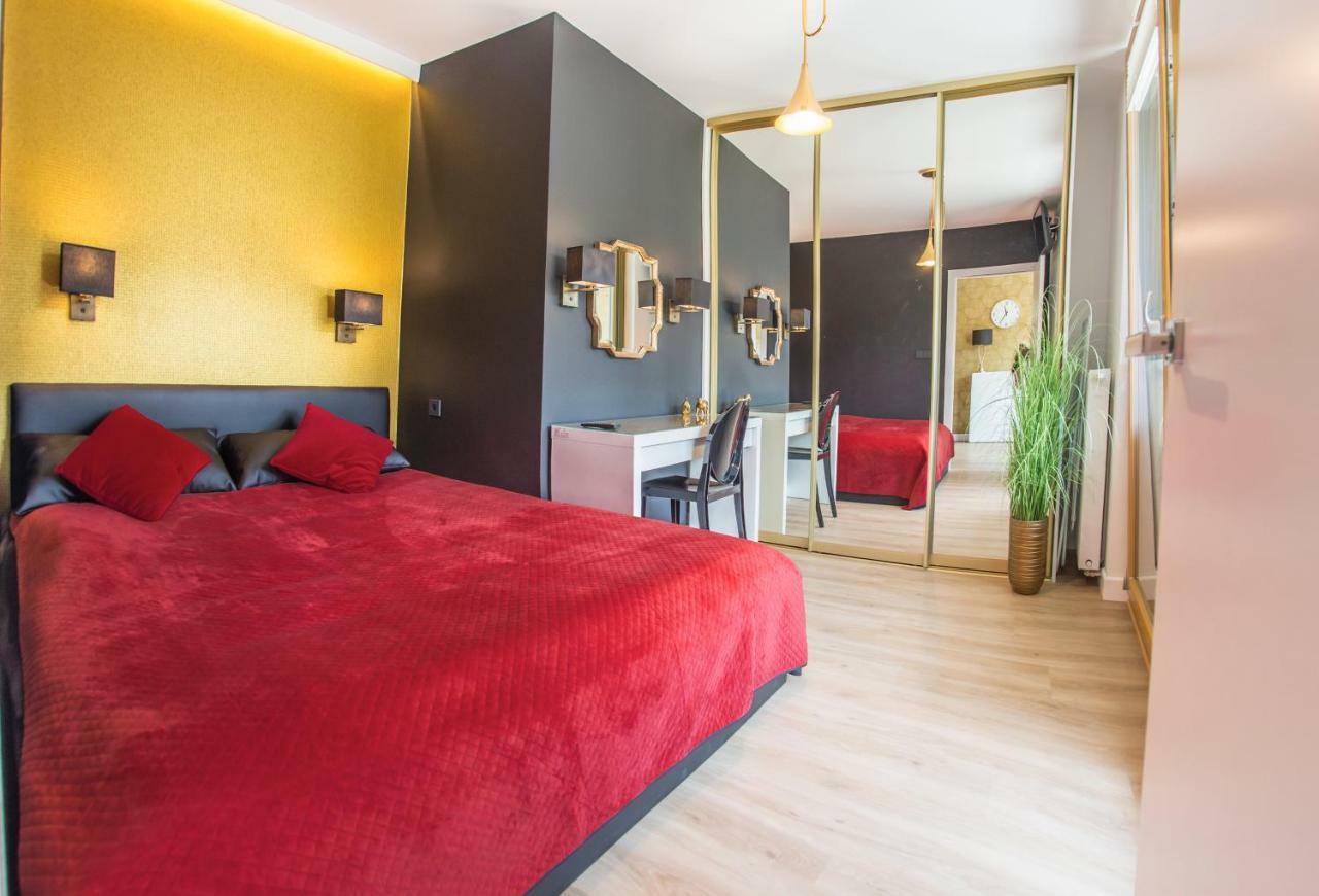 Galaxy Garden Apartment Cracow- Shopping Mall 1Min, Underground Parking, Family Friendly, City Center Krasków Dış mekan fotoğraf