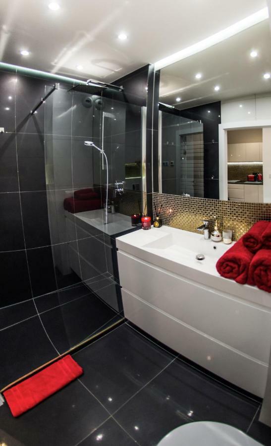 Galaxy Garden Apartment Cracow- Shopping Mall 1Min, Underground Parking, Family Friendly, City Center Krasków Dış mekan fotoğraf